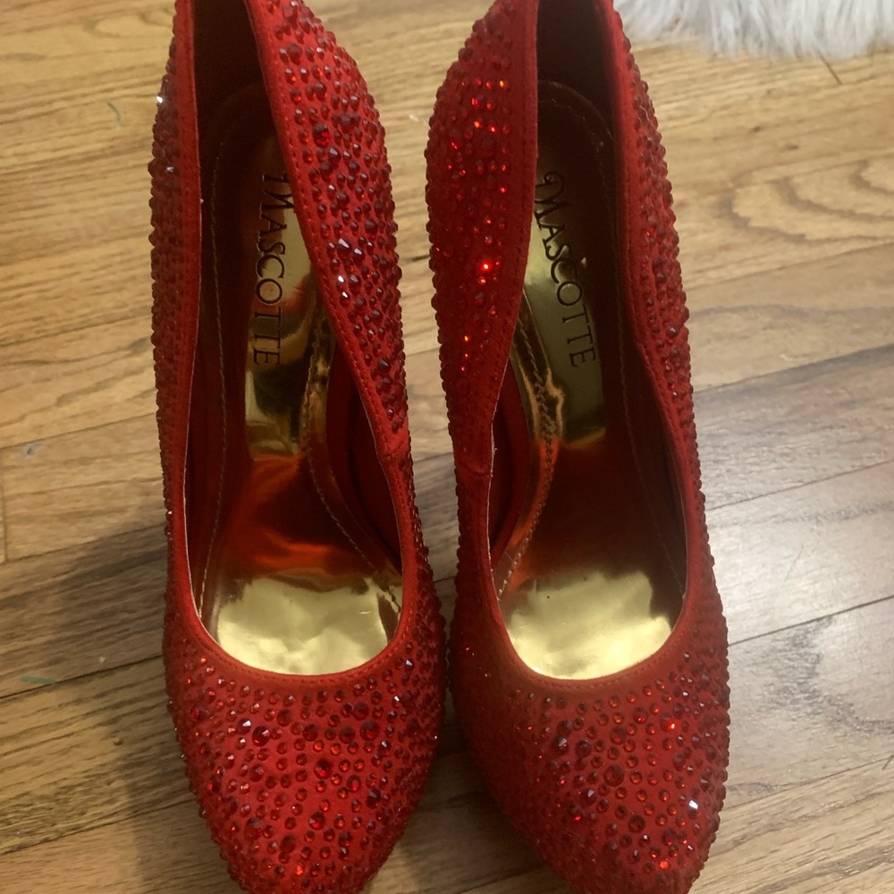 Red pumps. 5 1/2 in heels. Size 7.
